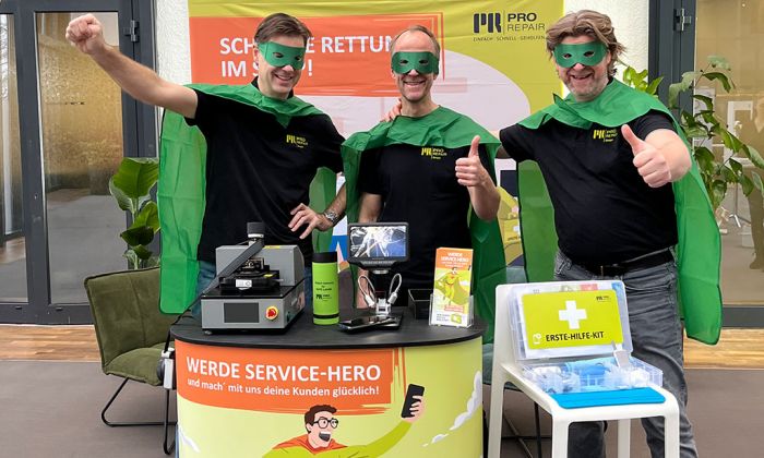 Service-Heros mit dem Erste-Hilfe-Kit